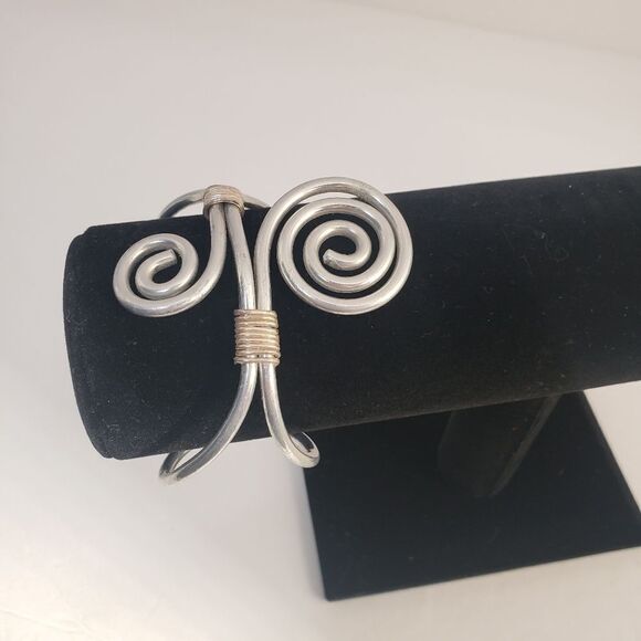 Aluminum cuff bracelet - Picture 2 of 3